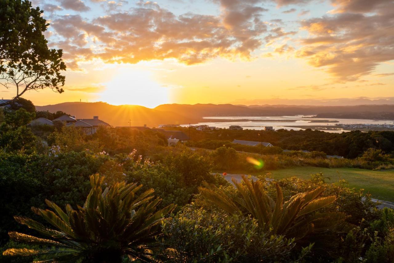 佩祖拉自然酒店及水疗中心 克尼斯纳 外观 照片 Sunset over Lake Waikare